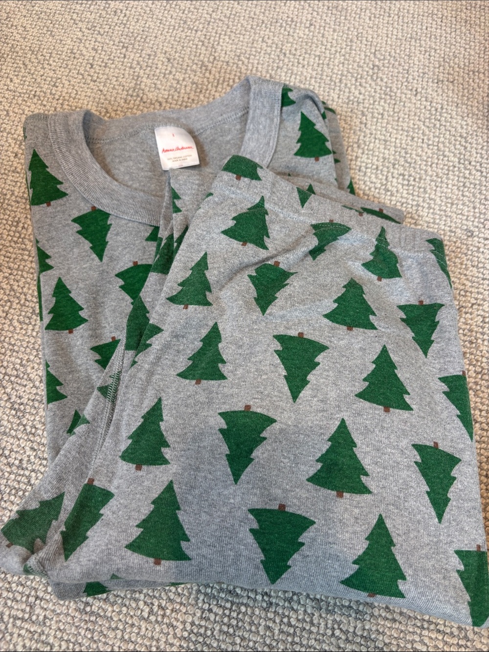 Hanna Andersson Gray Pajama Set with Green Tree Print